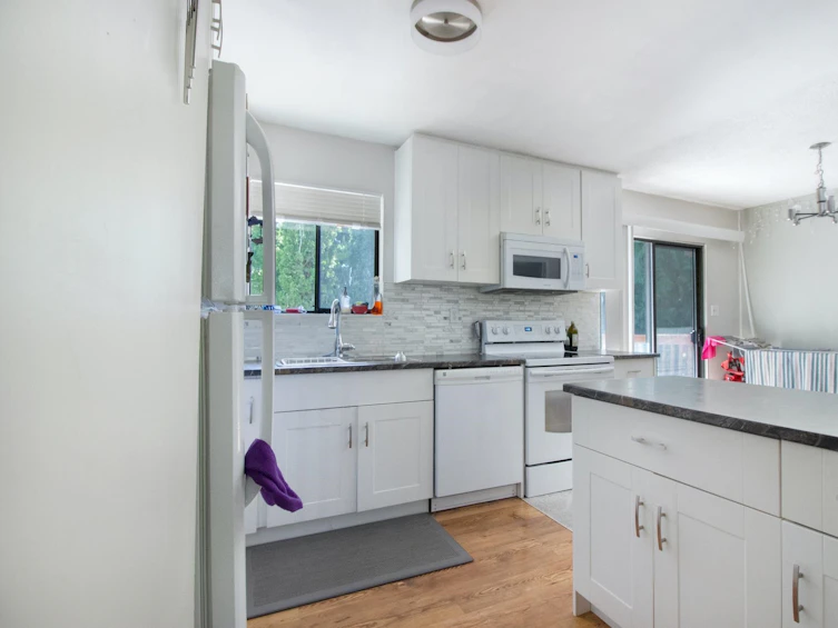 6770 128b Street, Surrey, BC, V3W 7C4 - 4