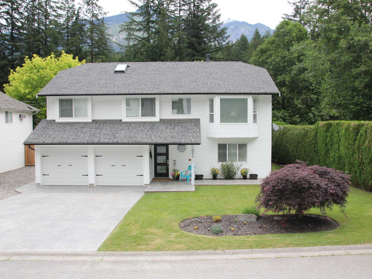 295 Forrest Crescent, Hope, BC, V0X 1L4