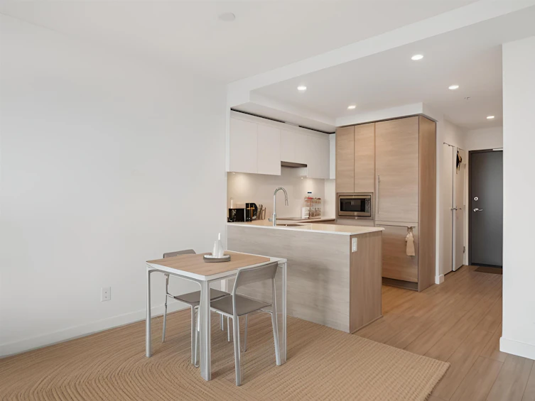 2711-13615 Fraser, Surrey, BC, V3T 0P7 - 2