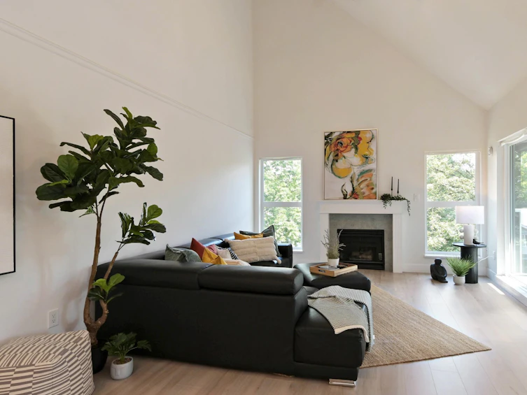 309-9650 148, Surrey, BC, V3R 0W2 - 2