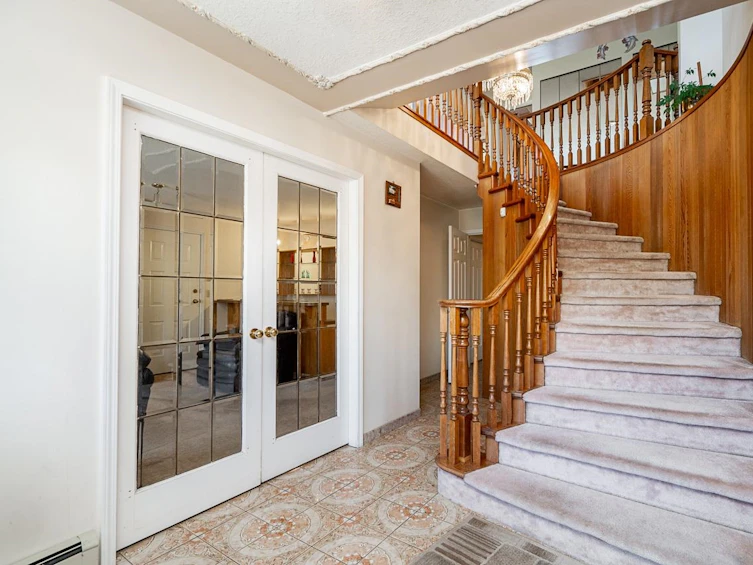 131 East 56th Avenue, Vancouver, BC, V5X 1P9 - 4