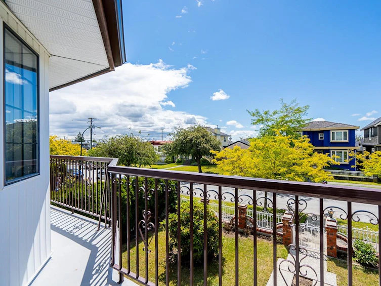 131 East 56th Avenue, Vancouver, BC, V5X 1P9 - 9
