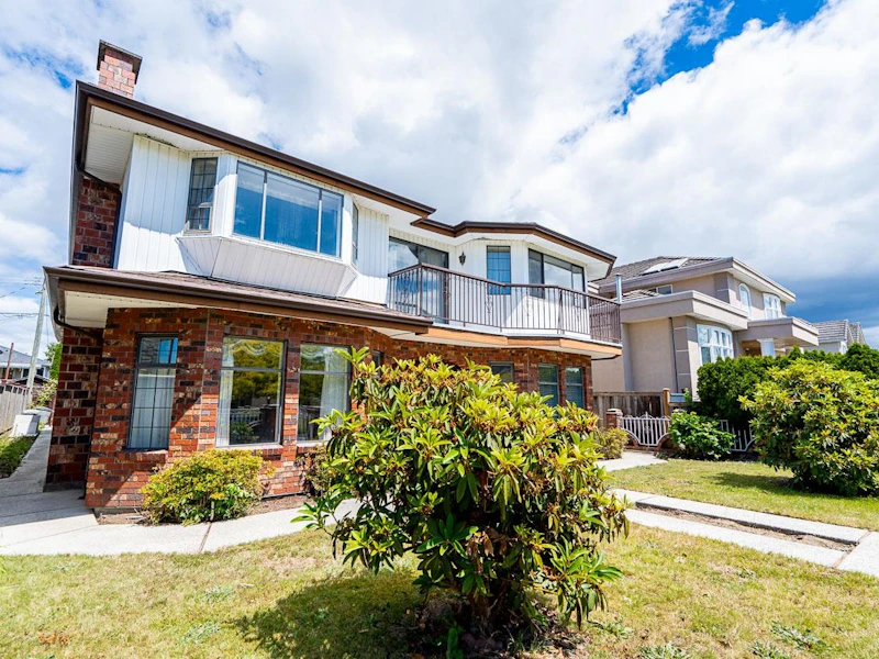 131 E 56th Avenue, Vancouver BC V5X 1P9