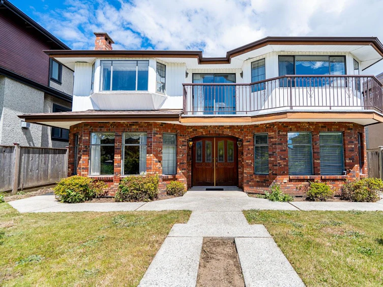 131 East 56th Avenue, Vancouver, BC, V5X 1P9 - 2