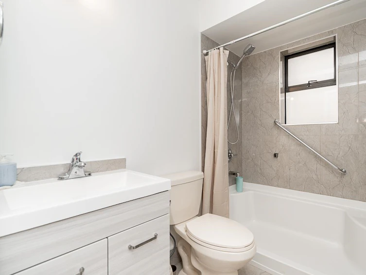 131 East 56th Avenue, Vancouver, BC, V5X 1P9 - 34