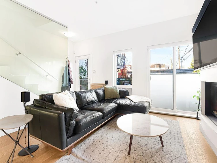 3189 St. George Street, Vancouver, BC, V5T 3R9 - 4