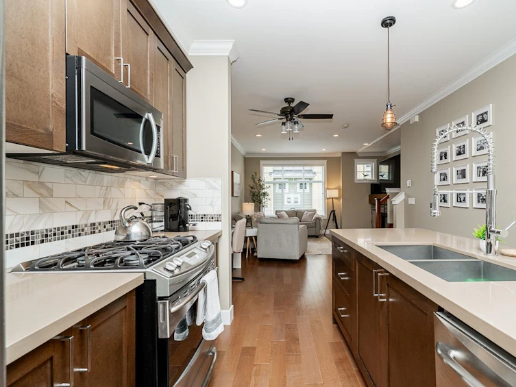 11-17171 2b, Surrey, BC, V3Z 9R1 - 11