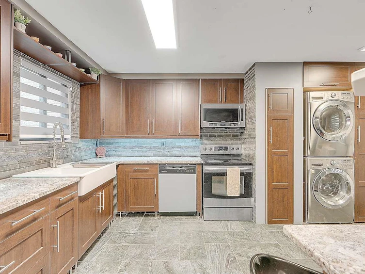 71-8555 King George Boulevard, Surrey, BC, V3W 5C3 - 8