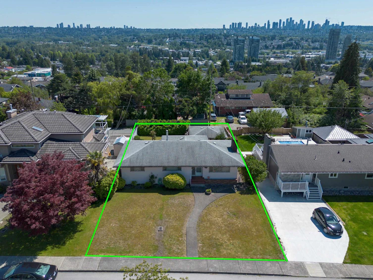 5832 Charles Street, Burnaby, BC, V5B 2G4 - 2