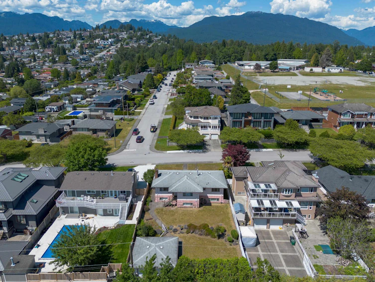 5832 Charles Street, Burnaby, BC, V5B 2G4 - 6
