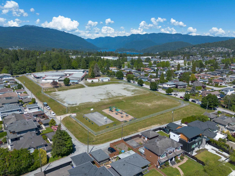 5832 Charles Street, Burnaby, BC, V5B 2G4 - 14