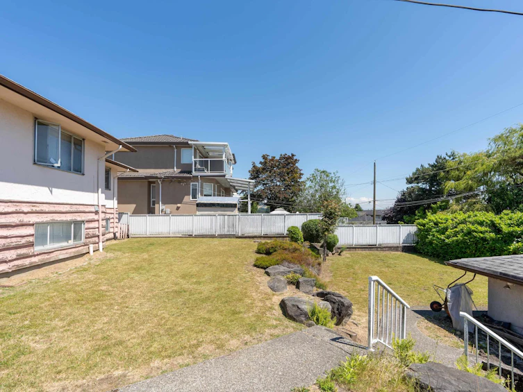 5832 Charles Street, Burnaby, BC, V5B 2G4 - 19