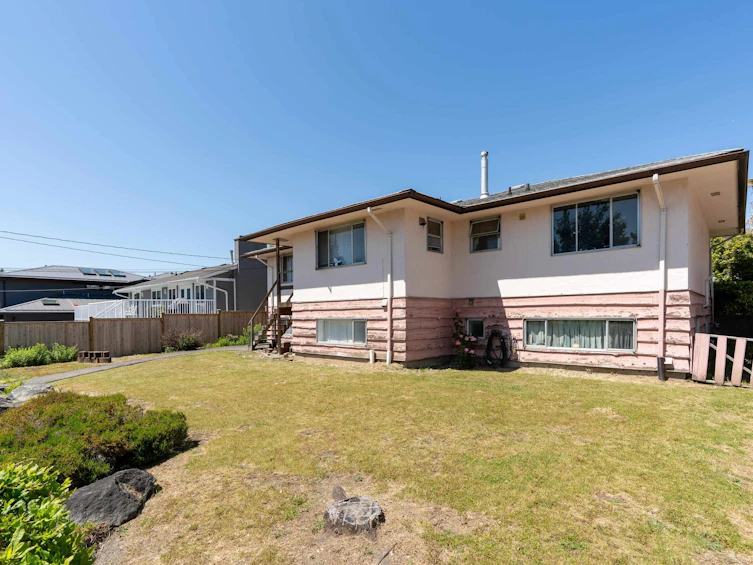 5832 Charles Street, Burnaby, BC, V5B 2G4 - 22