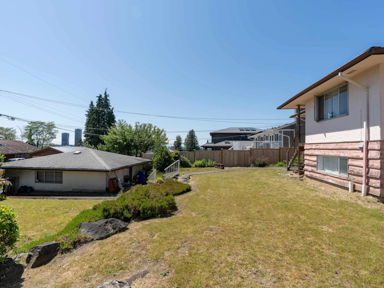 5832 Charles Street, Burnaby, BC, V5B 2G4 - 23