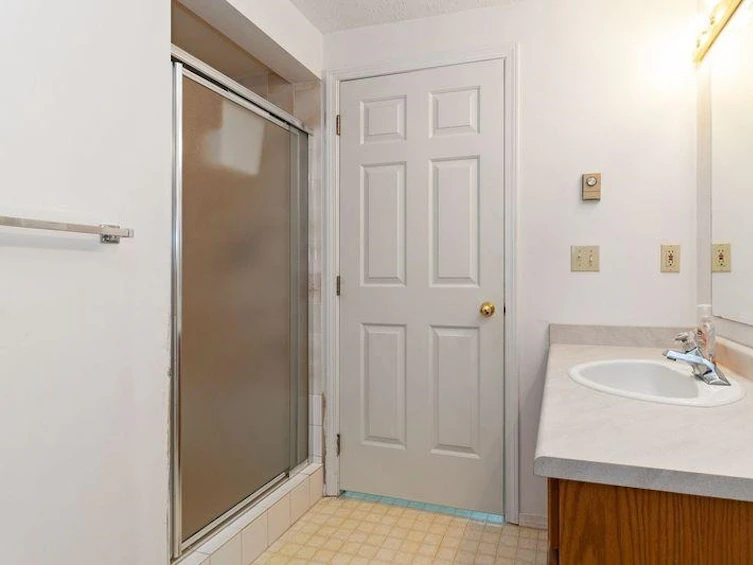 10-33123 George Ferguson, Abbotsford, BC, V2S 2L6 - 33
