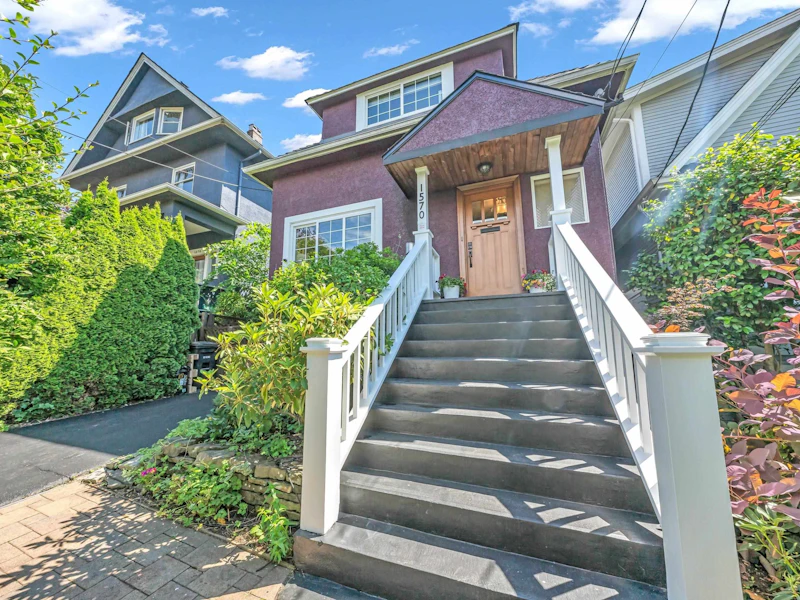 1570 Kitchener Street, Vancouver BC V5L 2V9