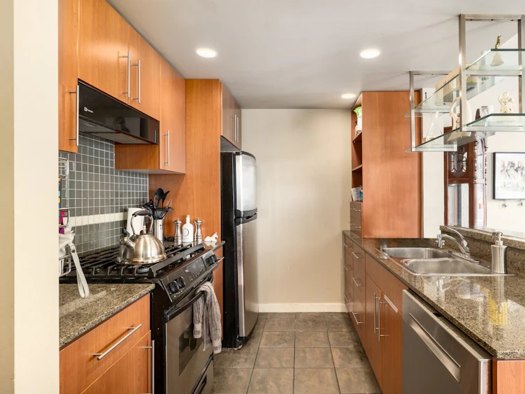 2502-583 Beach Crescent, Vancouver, BC, V6Z 3E6 - 3