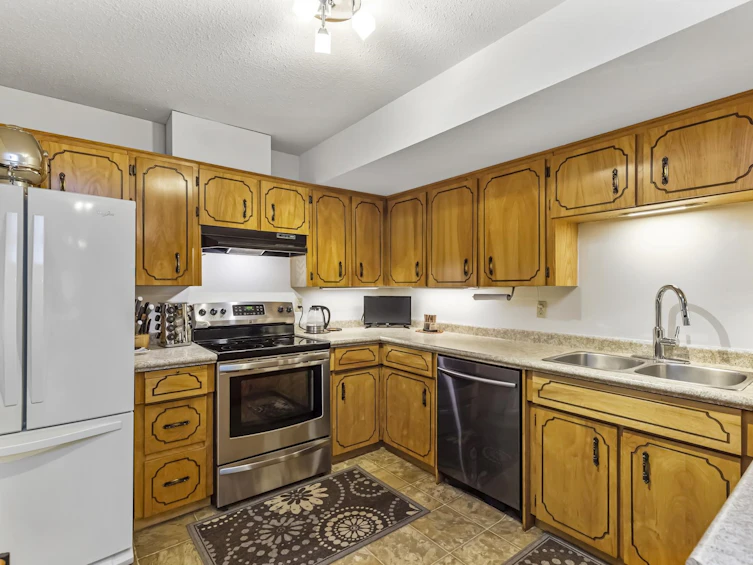 8053 Beaver Drive, Mission, BC, V2V 5T5 - 8