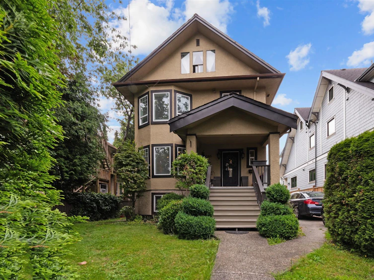 2385 West 7th Avenue, Vancouver, BC, V6K 1Y4
