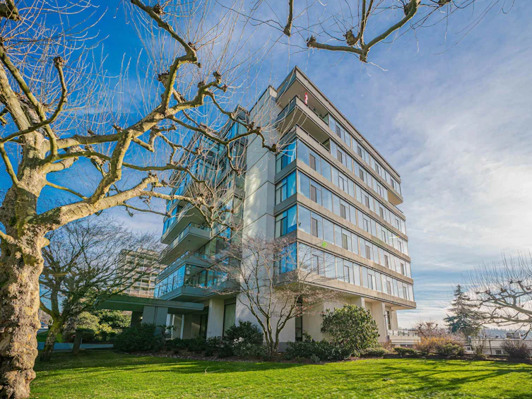 402-1420 Duchess Avenue, West Vancouver, BC, V7T 1H8 - 2