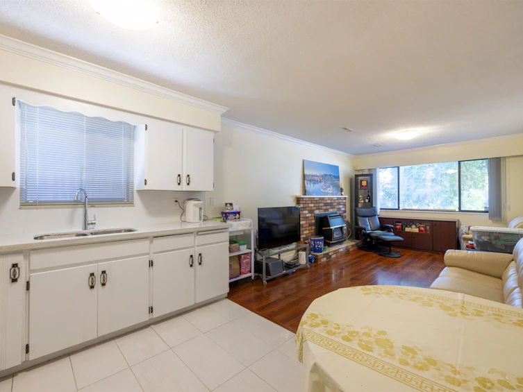 1025 E 53rd Avenue, Vancouver, BC, V5X 1J7 - 8