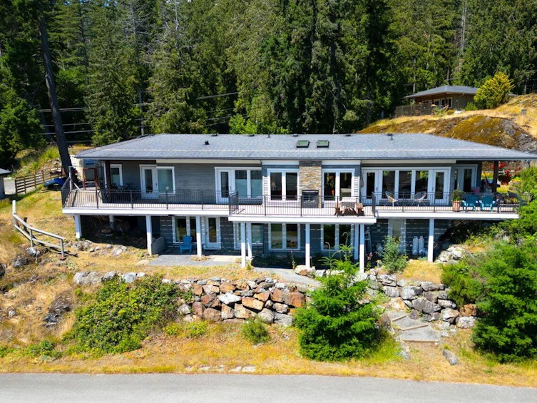 889 Cowan Point Drive, Bowen Island, BC, V0N 1G2 - 2