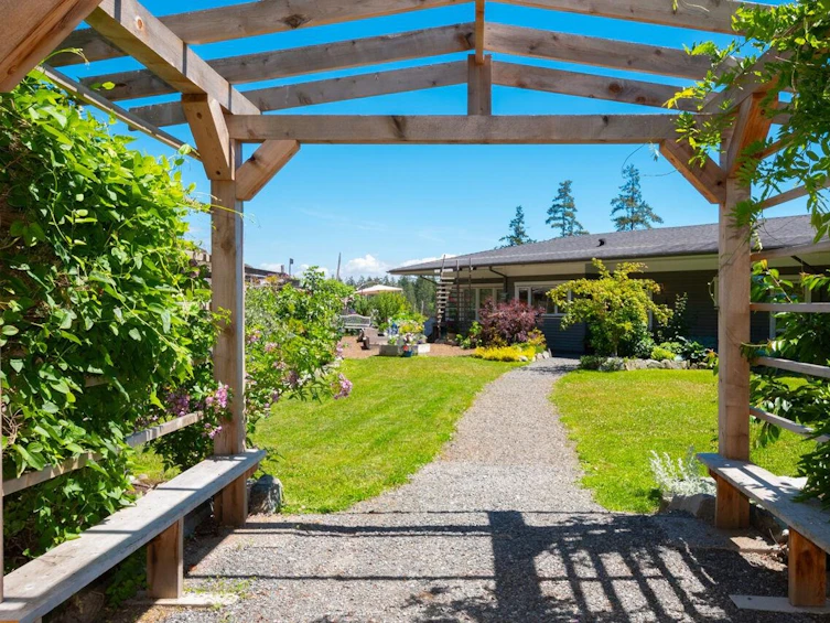 889 Cowan Point Drive, Bowen Island, BC, V0N 1G2
