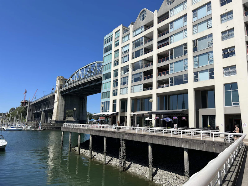 401 - 1012 Beach Avenue, Vancouver BC V6E 1T7