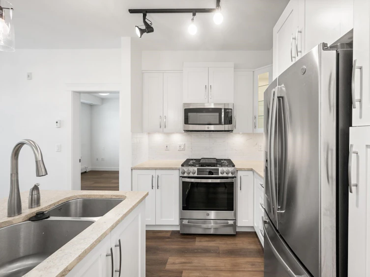 301-11077 Ravine, Surrey, BC, V3T 0R7 - 2