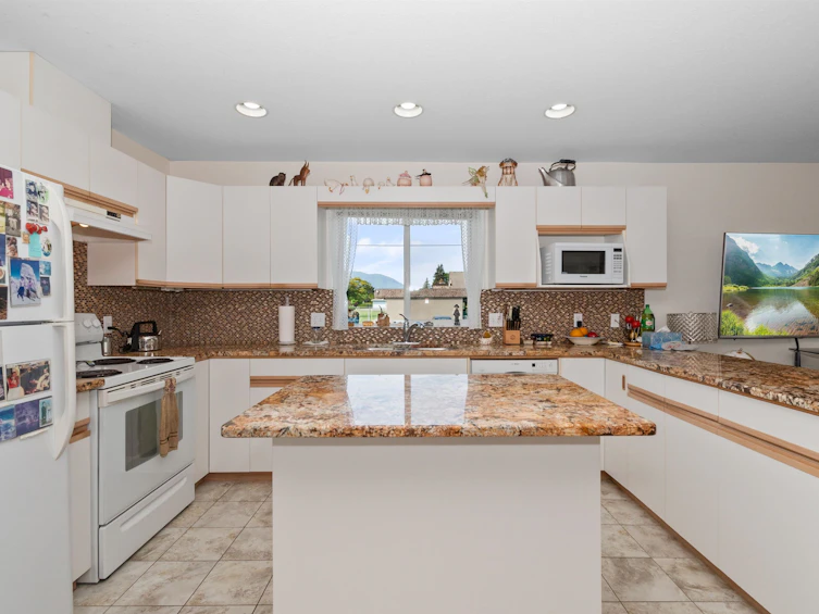 45225 Wells Road, Chilliwack, BC, V2R 1H6 - 5