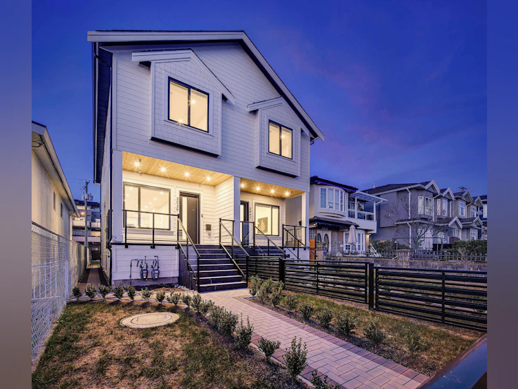 3039 School Avenue, Vancouver, BC, V5R 5M6 - 3