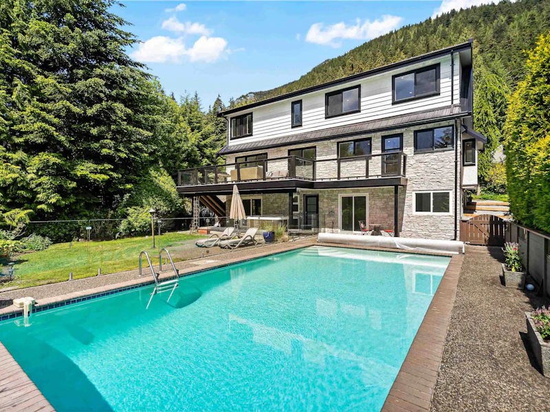 5551 Molina Road, North Vancouver BC V7R 4P3
