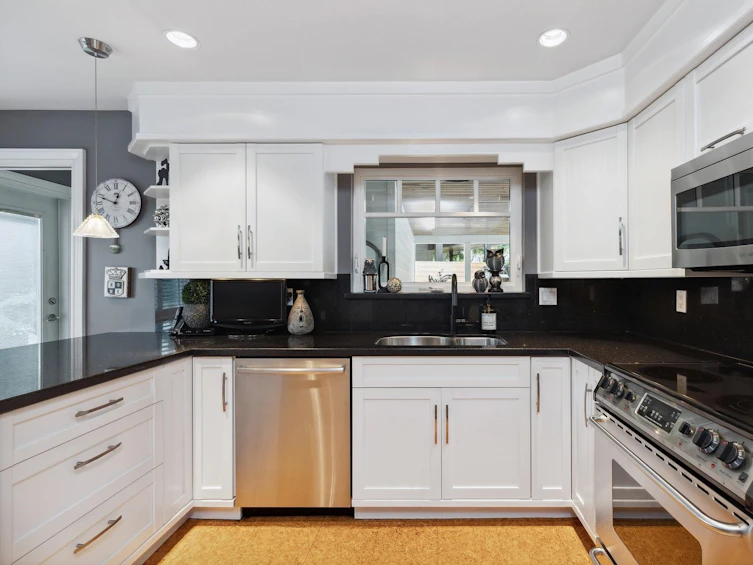 4081 Ruby Avenue, North Vancouver, BC, V7R 4B5 - 11
