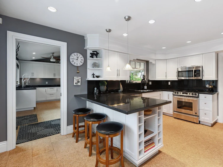 4081 Ruby Avenue, North Vancouver, BC, V7R 4B5 - 14
