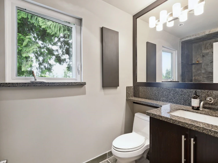 4081 Ruby Avenue, North Vancouver, BC, V7R 4B5 - 26