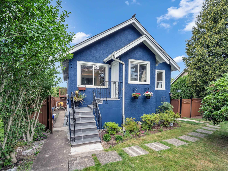 213 Eighth Avenue, New Westminster BC V3L 1Y1