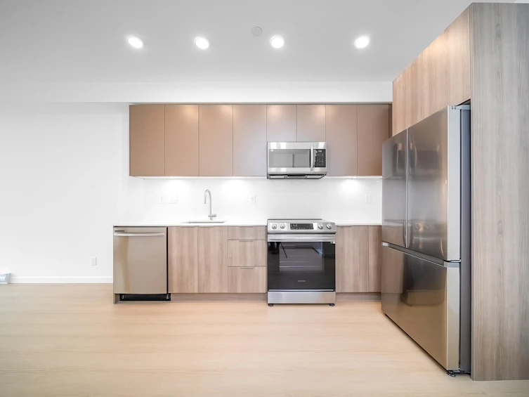 423-13968 Laurel Drive, Surrey, BC, V3T 0S9 - 4
