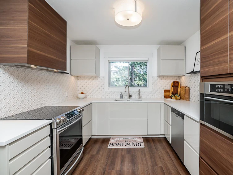 312-15255 18, Surrey, BC, V4A 1W9 - 8