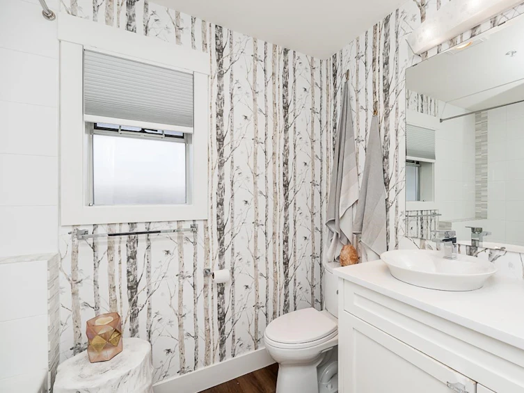 312-15255 18, Surrey, BC, V4A 1W9 - 15