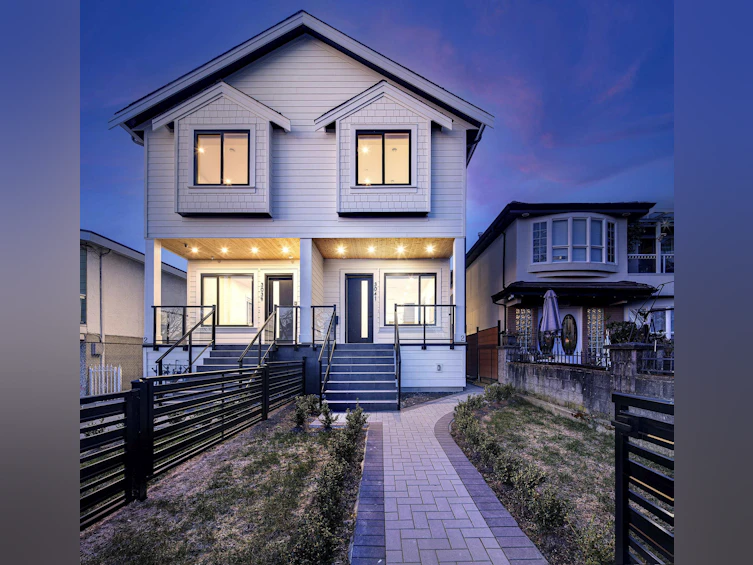 3041 School Avenue, Vancouver, BC, V5R 5M6 - 2