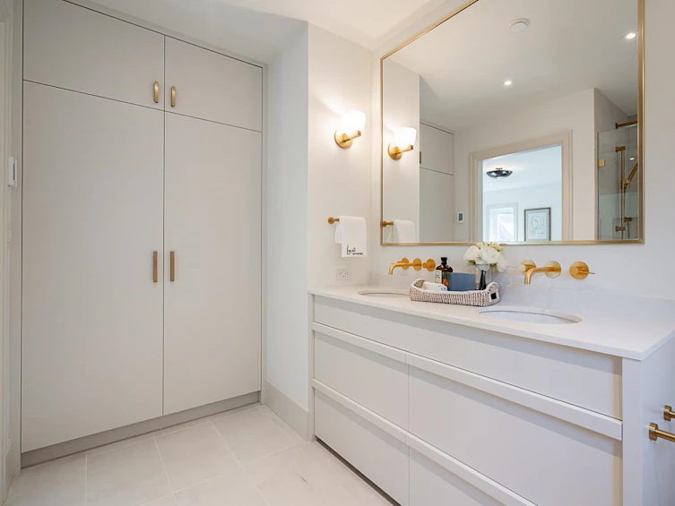 2401 West 37th Avenue, Vancouver, BC, V6M 1P4 - 22