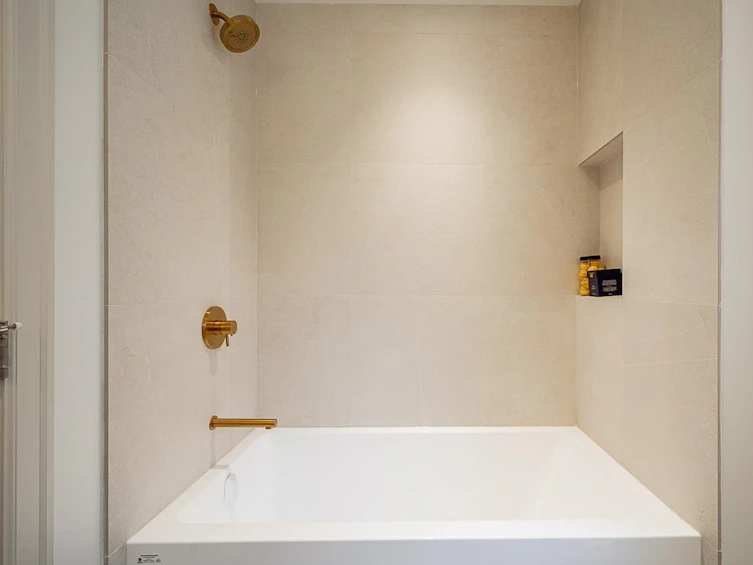 2401 West 37th Avenue, Vancouver, BC, V6M 1P4 - 27