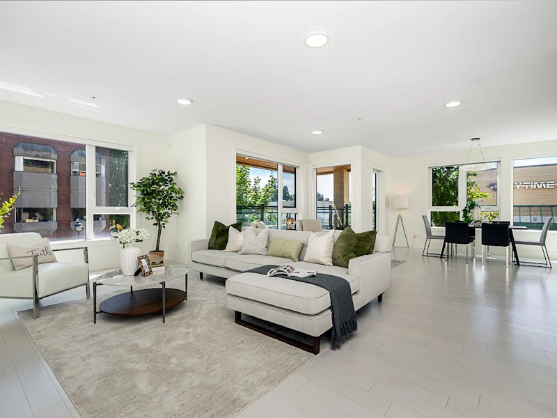203 - 522 15th Street, West Vancouver BC