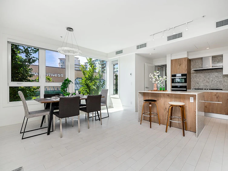 203-522 15th Street, West Vancouver, BC, V7V 0B7 - 2
