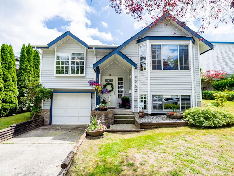 8062 138 Street, Surrey, BC, V3W 8P9