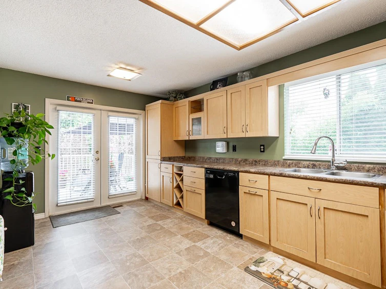 8062 138 Street, Surrey, BC, V3W 8P9 - 9