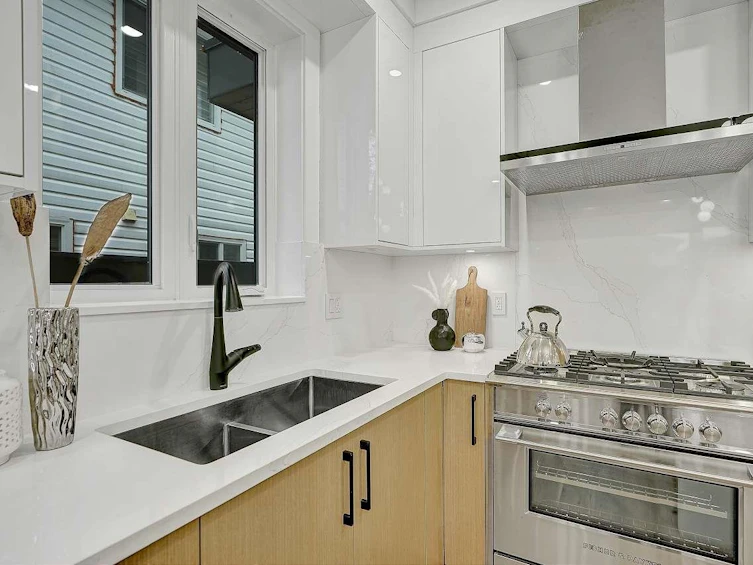 2233 East 44th Avenue, Vancouver, BC, V5P 1N3 - 20