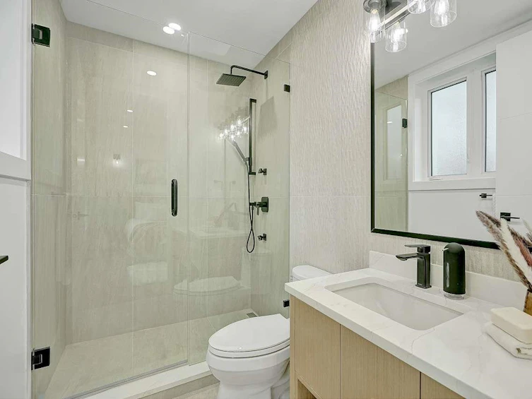 2233 East 44th Avenue, Vancouver, BC, V5P 1N3 - 24