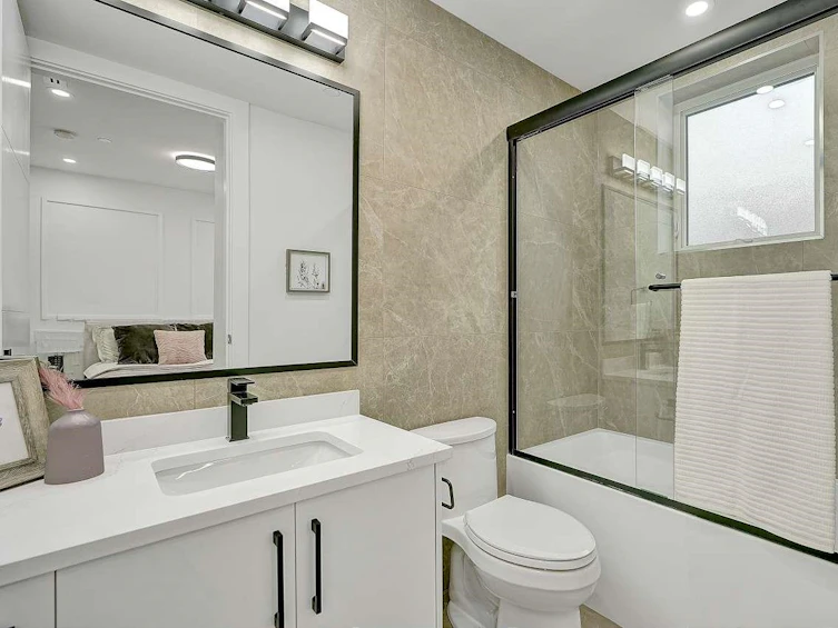 2233 East 44th Avenue, Vancouver, BC, V5P 1N3 - 26