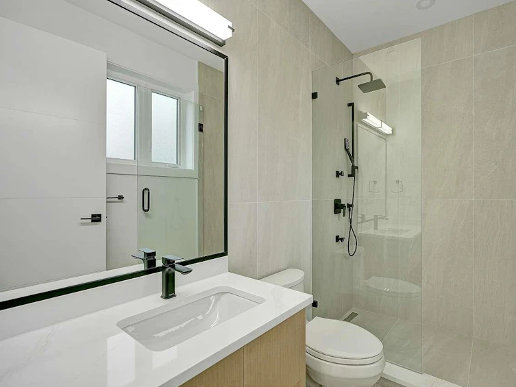 2231 East 44th Avenue, Vancouver, BC, V5P 1N3 - 21